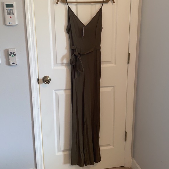 Nwt jumpsuit - Picture 3 of 3